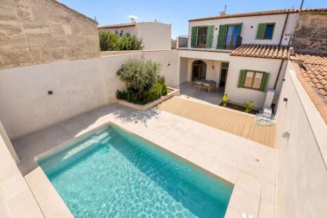 Elegant townhouse in Ses Salines