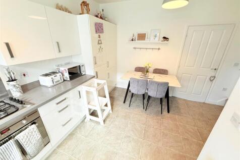 OPEN PLAN DINING KITCHEN
