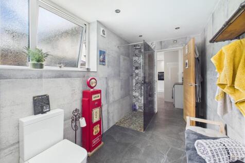 Ground floor shower room/wc