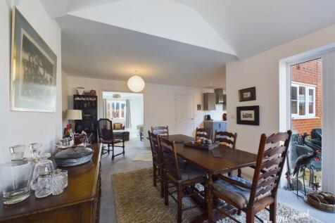 CAM03218G0-PR0081-STILL009