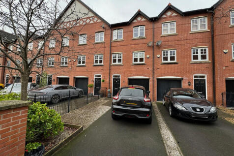Three Bedroom Town House Property For Sale