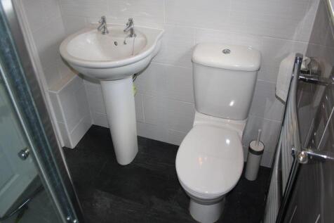 elgin drive bathroom.JPG