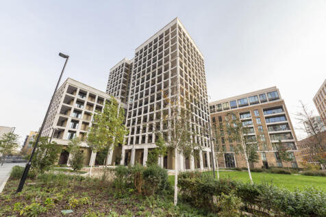 A well presented studio, offering well-proportioned living space and private balcony. Residents benefit from exclusive access to The Clubhouse, which includes a fully equipped gym, swimming pool, saun