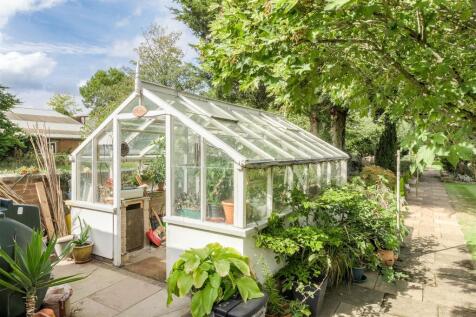 1 Knowle Hill, Hurley