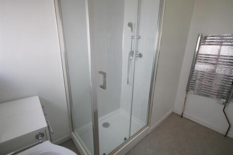 B Showewr Room i.JPG