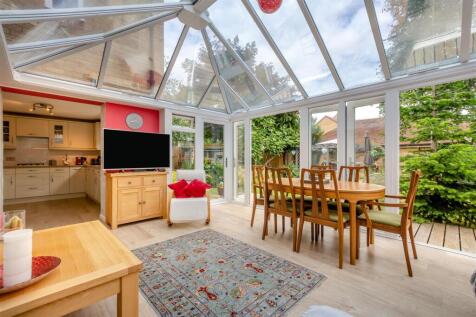 8698187-interior02.jpg