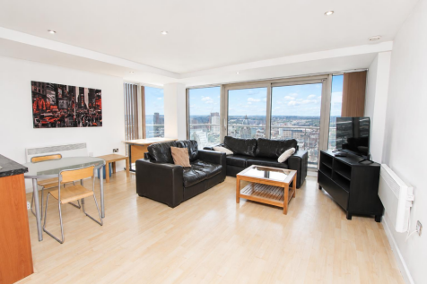 Well presented 2 Bedroom apartment in the much sought after K2 building. Located on the 15th floor the accommodation comprises: Entrance Hall, Open plan Living room with fully integrated Kitchen area,