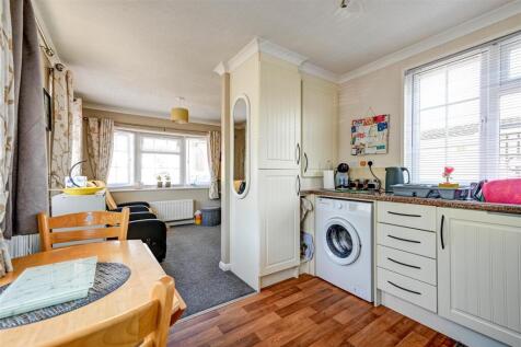 Kitchen to lounge.jpg