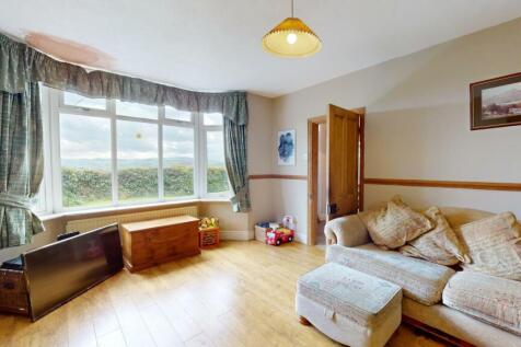 DAY LOUNGE/DINING ROOM