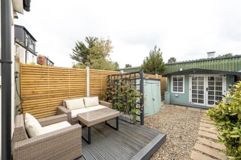 Cavendish Drive, E11