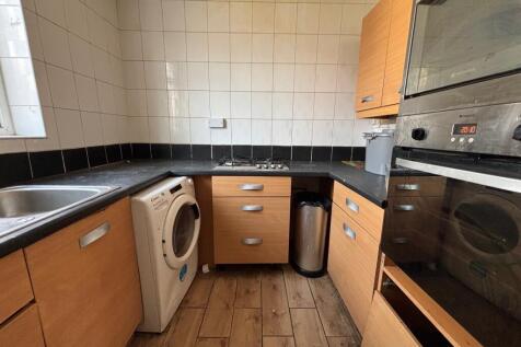 ** Zero Deposit Guarantee Available **
**FOUR BEDROOM FLAT** **FURNISHED** **AVAILABLE NOW**