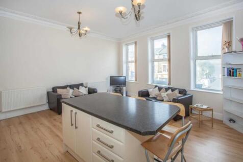Spacious Two Bedroom, Two Bathroom Apartment | Moments from Shepherd`s Bush Market Station | W12