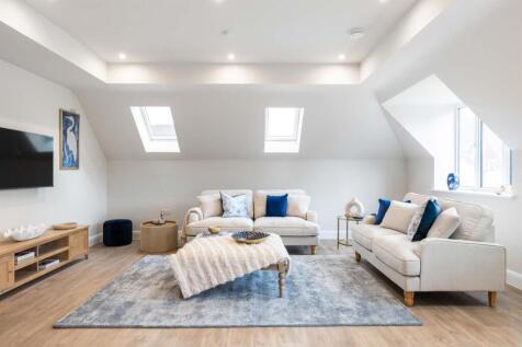 7 McLaren Court, 1 Cobham Road, KT22 9AU-18.jpg