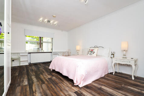5 bed, 5 bath Detached in Glasgow - Photo 18