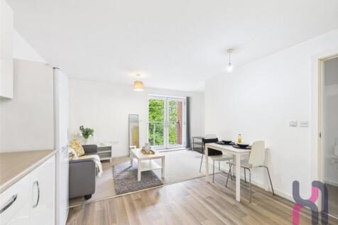 AVAILABLE NOW! Salford Quays Location Spacious Balconies Fully Furnished Apartments Amazing transport links Bike Storage Available 10-minute drive to Manchester Piccadilly