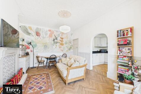 CAM02176G0-PR0579...