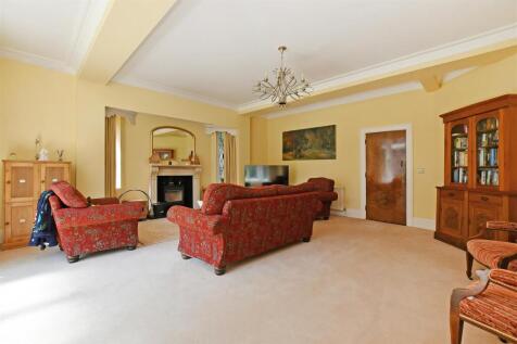 8 bed, 5 bath Detached in Sheffield - Photo 2