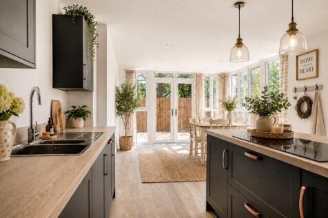 Kitchen & Sun Lounge