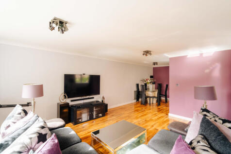 A modern, contemporary apartment set within the peaceful Coombe Dingle area, moments away from the Blaise Castle Estate.