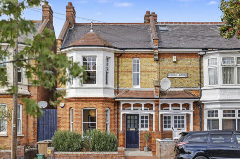 Exquisitely designed and remodelled Three-Bedroom