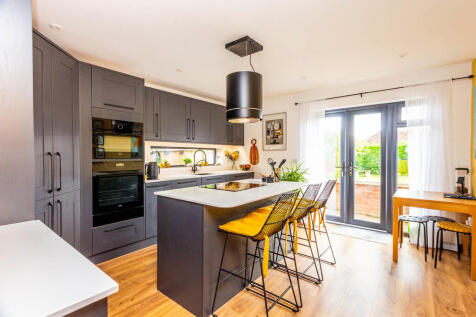 Kitchen/Breakfast...