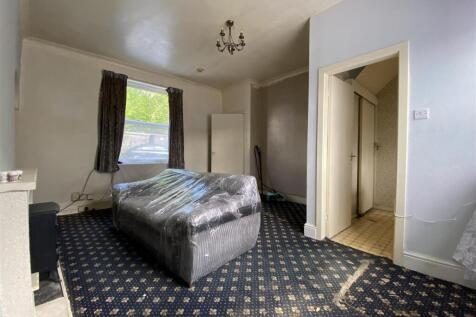 Bramleys Estate Agents - Chapel Lane - Moldgreen -