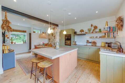 KITCHEN, DINER, LOUNGE AND LIVING ROOM