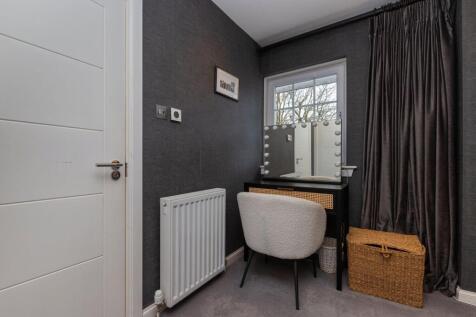 4 bed, 3 bath Detached in Glasgow - Photo 53