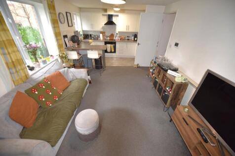MODERN 2 BEDROOM FLAT BRAND NEW TO THE MARKET! Spacious two-bedroom flat available on the ground floor of a modern and conveniently located building. - Rent: £102.69ppw, or £140.69 inclusive of intern