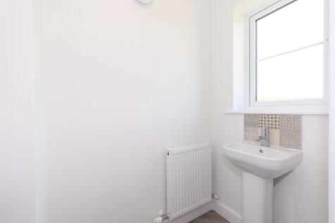 FITTED CLOAKROOM/WC