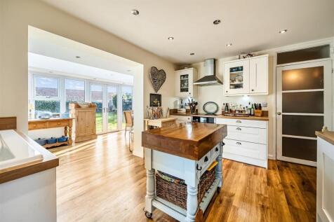 60a Careys Road, Pury End