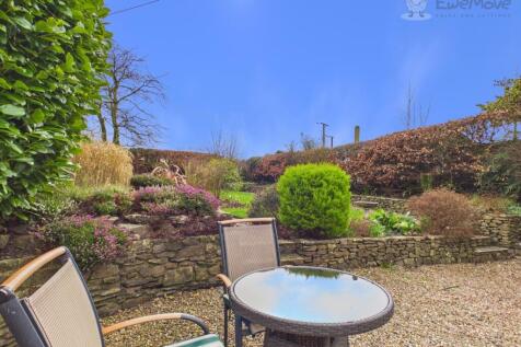 EWEMOVE SOUTH MOLTON - GARDEN