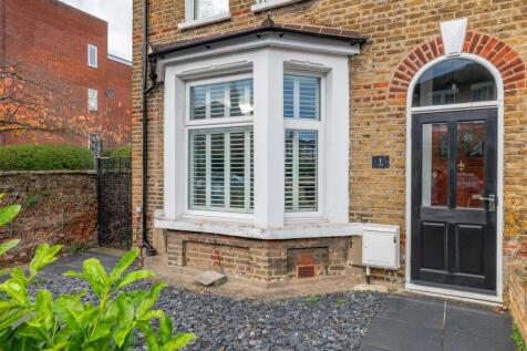 Wellesley Road, E11
