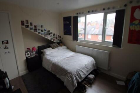 A cozy double bedroom featuring a comfortable b...