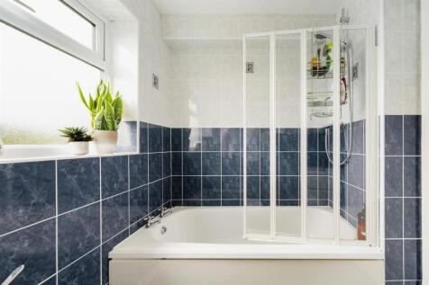 Bathroom 2.jpg