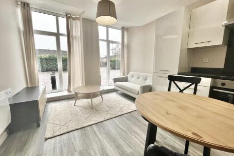 One-Bedroom | Furnished | Modern Development | Allocated Parking | Prime Location | 10 Minute Walk From Transport Links