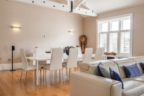 Sitting/Dining Room