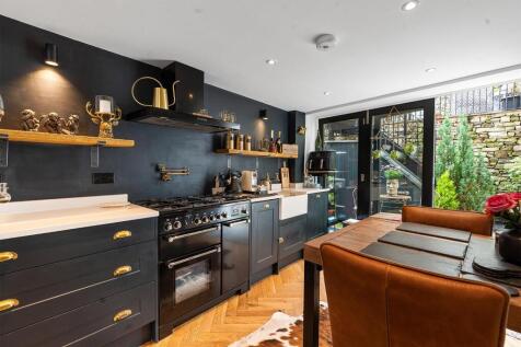 BESPOKE DINING KITCHEN