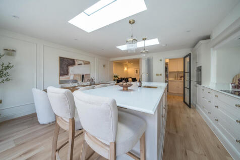 1381093-22-6915b9...