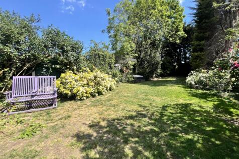 Presented by Clinton at EweMove Bexleyheath and Da