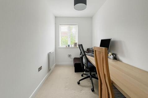 Bedroom/Office