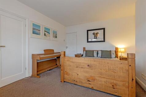 Bedroom 1-2.jpg