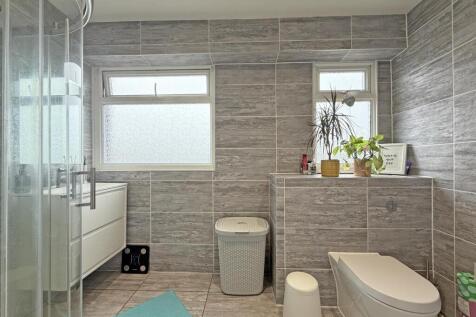 Cockington Walk 14 - Shower Room.jpg