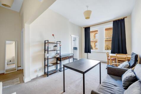 First floor two bedroom flat to rent on Gledstanes Road, W14! Views over The Queens tennis club!