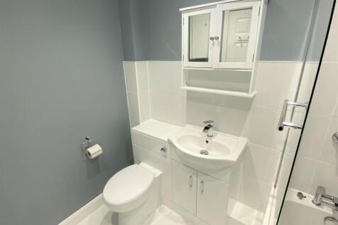 20 Polwhele Road Bathroom