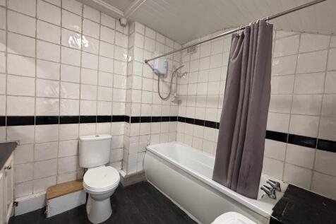 BATHROOM DOWNSTAIRS