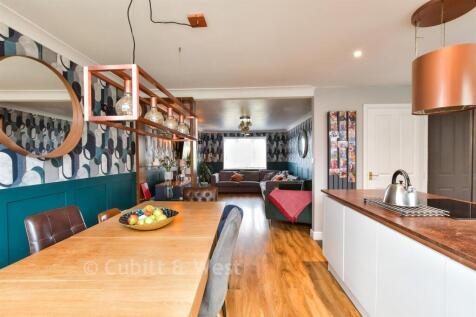 Lounge/ Dining Area
