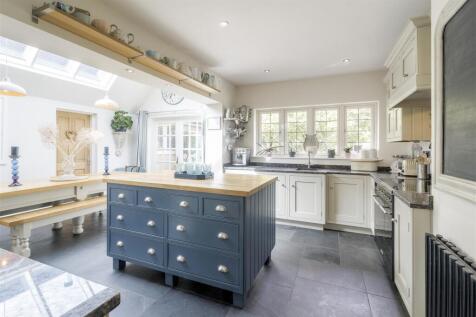 1 Knowle Hill, Hurley