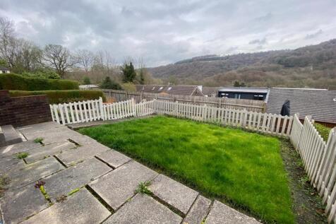 REAR GARDEN.jpg