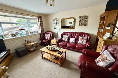 Bramleys Estate Agents - Lee Green - Mirfield (4).